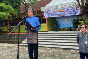 Upacara Peringatan Hari Guru Nasional SMAN Negeri 1 Nguntoronadi 2024