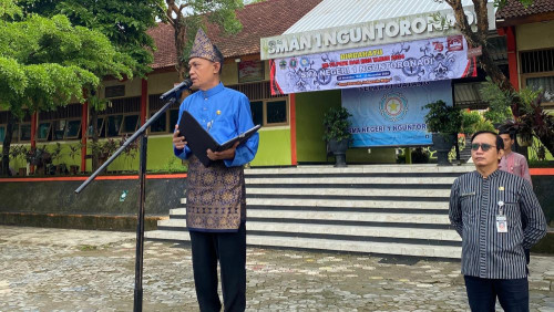 Upacara Peringatan Hari Guru Nasional SMAN Negeri 1 Nguntoronadi 2024