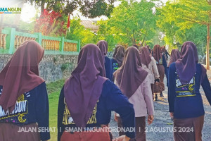 Kegiatan Jalan Sehat Dalam Rangka Pembiasaan dan Pengenalan Lingkungan Sekolah