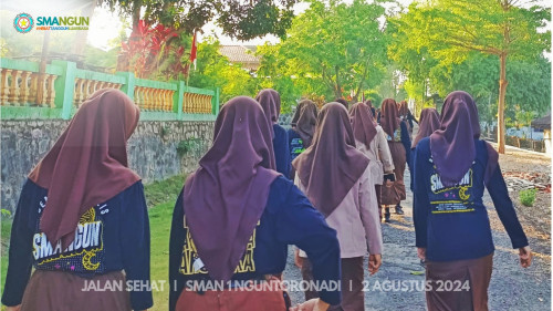 Kegiatan Jalan Sehat Dalam Rangka Pembiasaan dan Pengenalan Lingkungan Sekolah